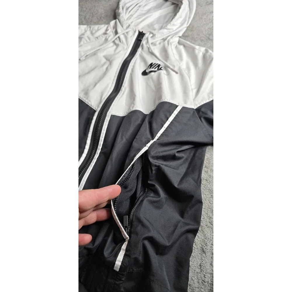 NIKE Sportswear Windrunner Jacket Women's Medium Black White Lightweight Running